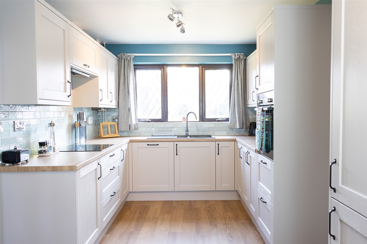Gee - Brundall Traditional Meets Modern Kitchen