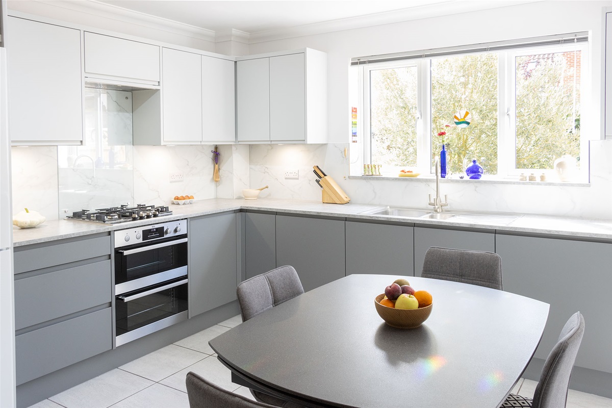 Norwich Sleek Modern Kitchen